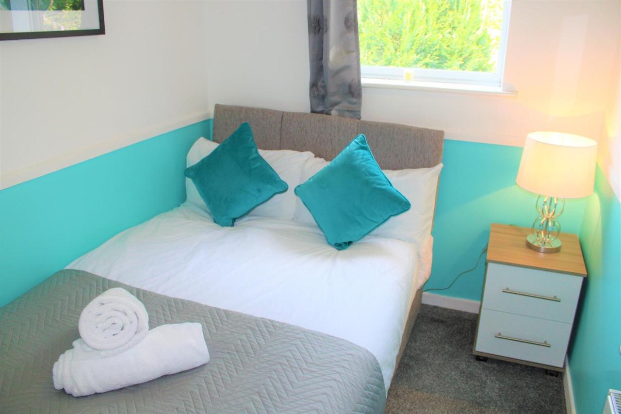 Homely And Budget Friendly 3 Bed House Sleeps 6 Free Parking! ミルトン・ケインズ エクステリア 写真