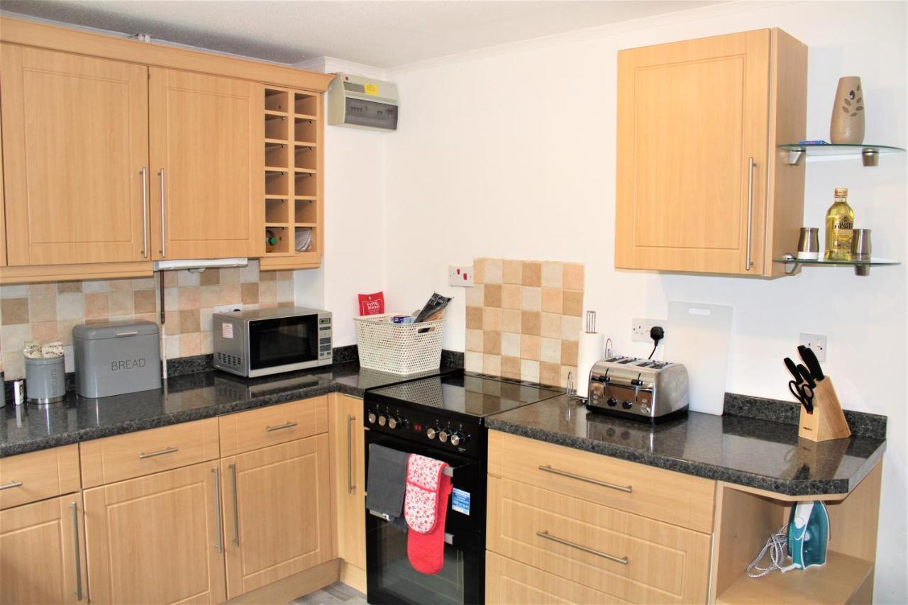Homely And Budget Friendly 3 Bed House Sleeps 6 Free Parking! ミルトン・ケインズ エクステリア 写真